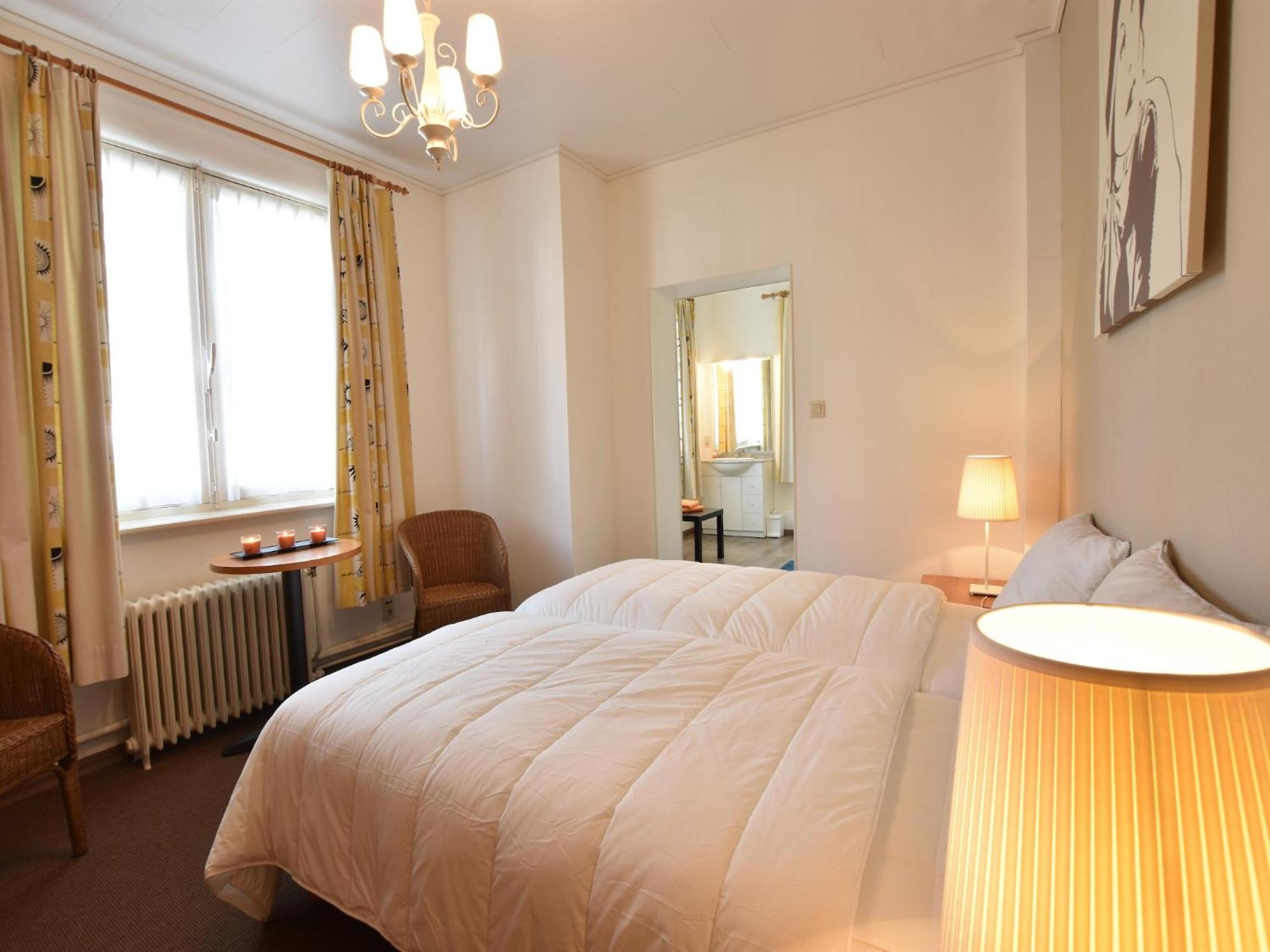 Former Hotel In The Centre And At 50 Metres From The Beach In Panne دي بان المظهر الخارجي الصورة