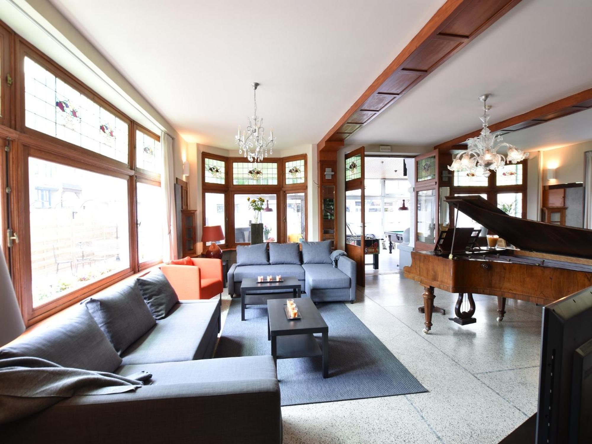 Former Hotel In The Centre And At 50 Metres From The Beach In Panne دي بان المظهر الخارجي الصورة
