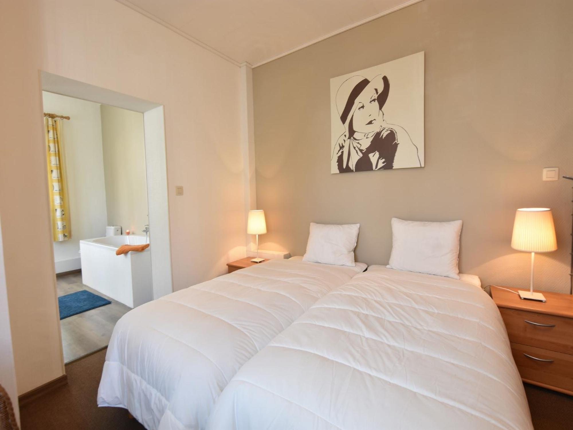 Former Hotel In The Centre And At 50 Metres From The Beach In Panne دي بان المظهر الخارجي الصورة
