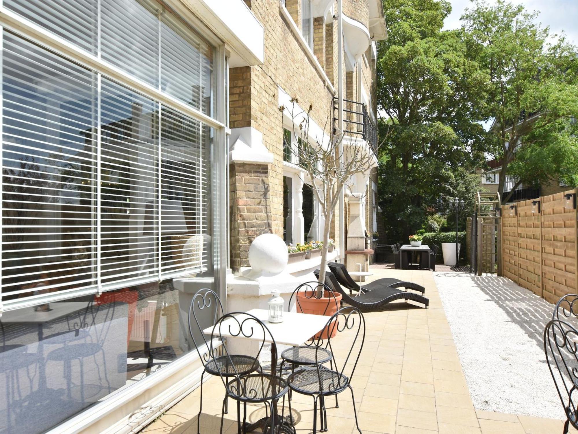 Former Hotel In The Centre And At 50 Metres From The Beach In Panne دي بان المظهر الخارجي الصورة
